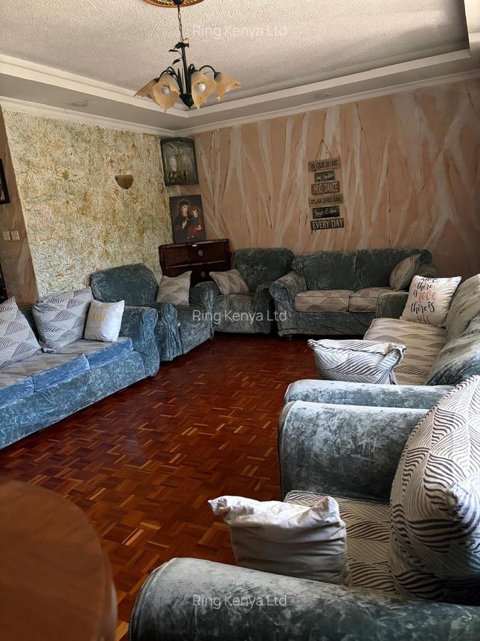 4 Bed House with Garden in Lavington - 3