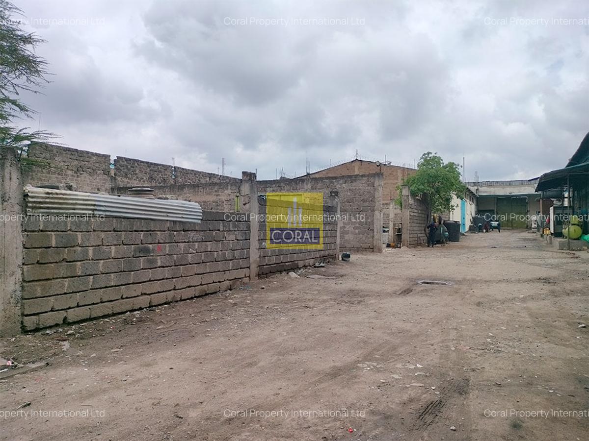 Warehouse with Parking in Industrial Area - 6