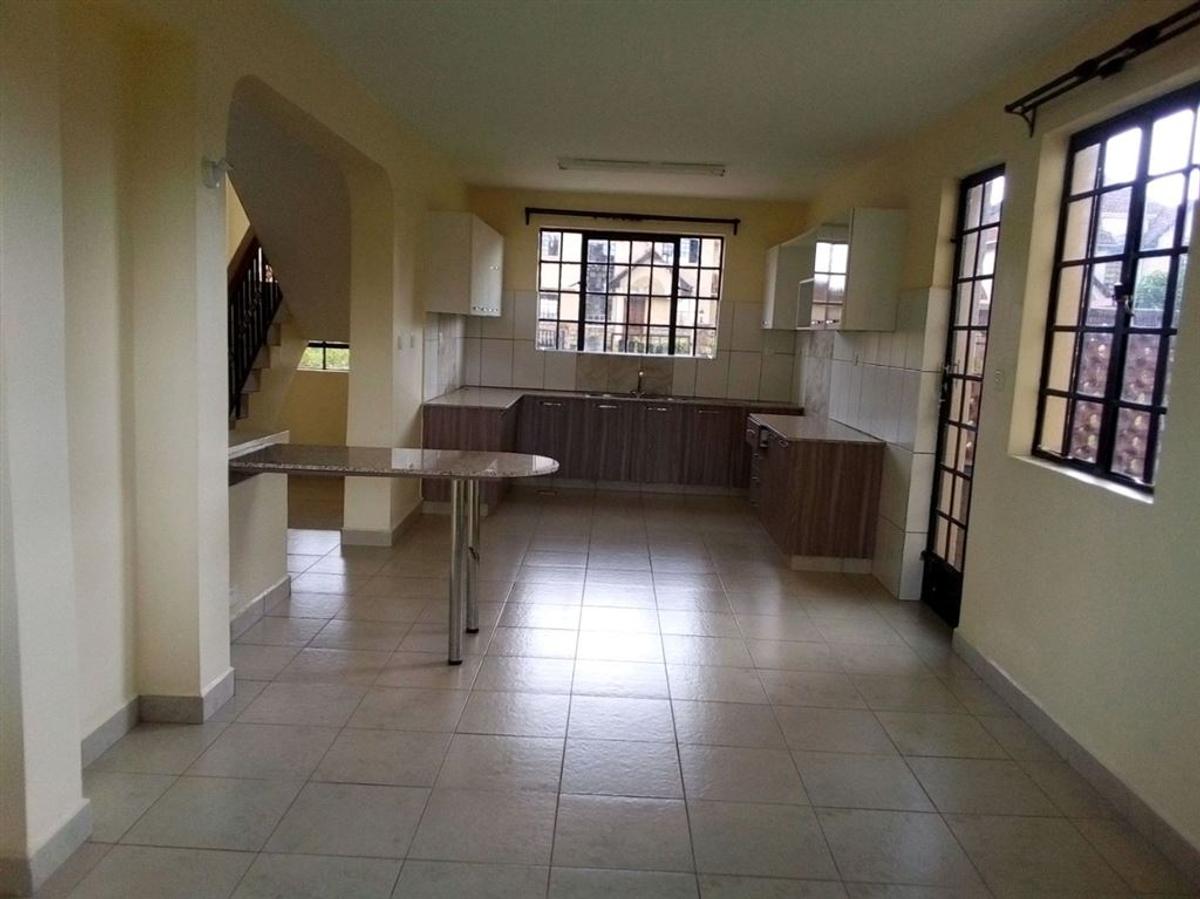5 Bed Townhouse with En Suite at Red Hill - 2
