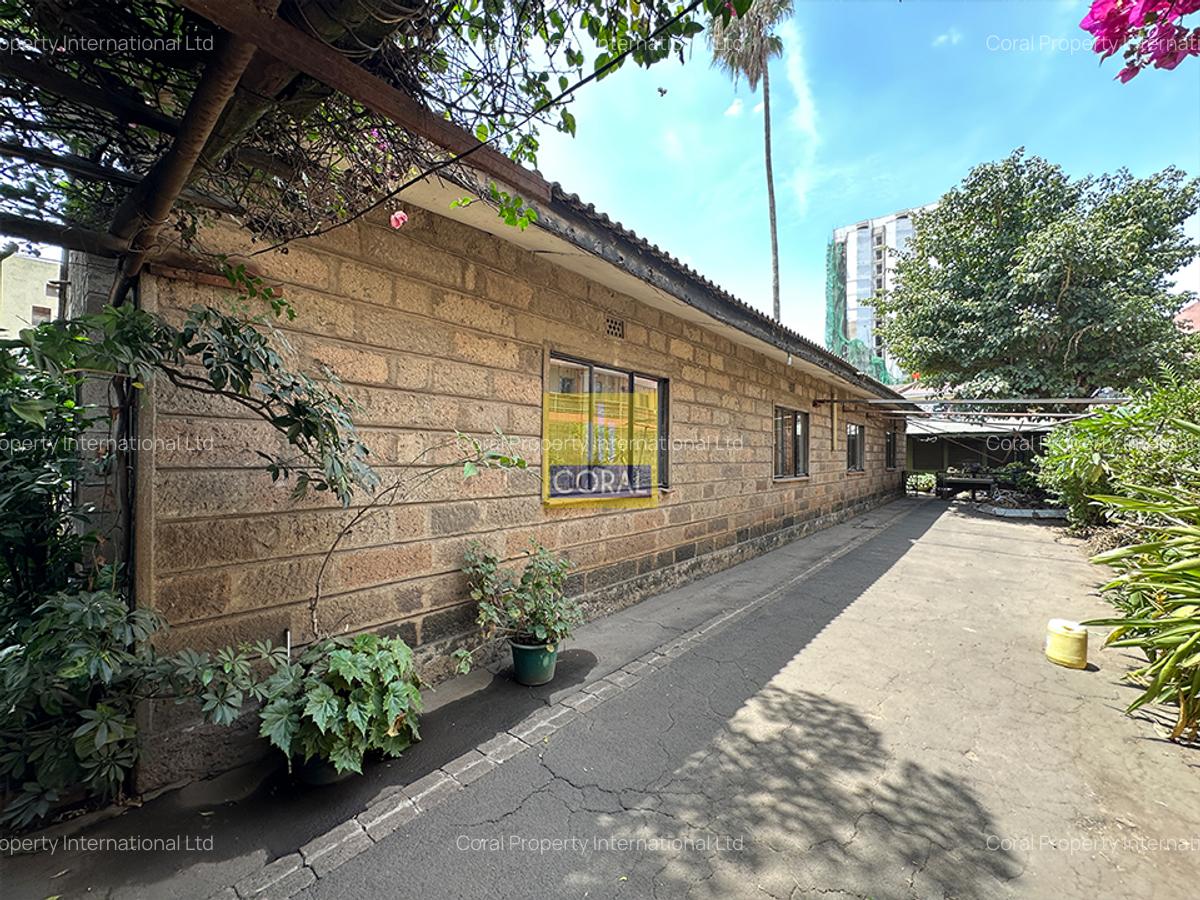 4 Bed House in Nairobi West - 1