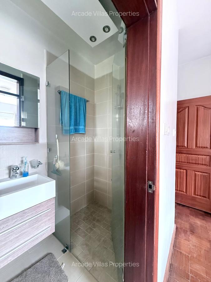 Serviced 3 Bed Apartment with En Suite in Kileleshwa - 9