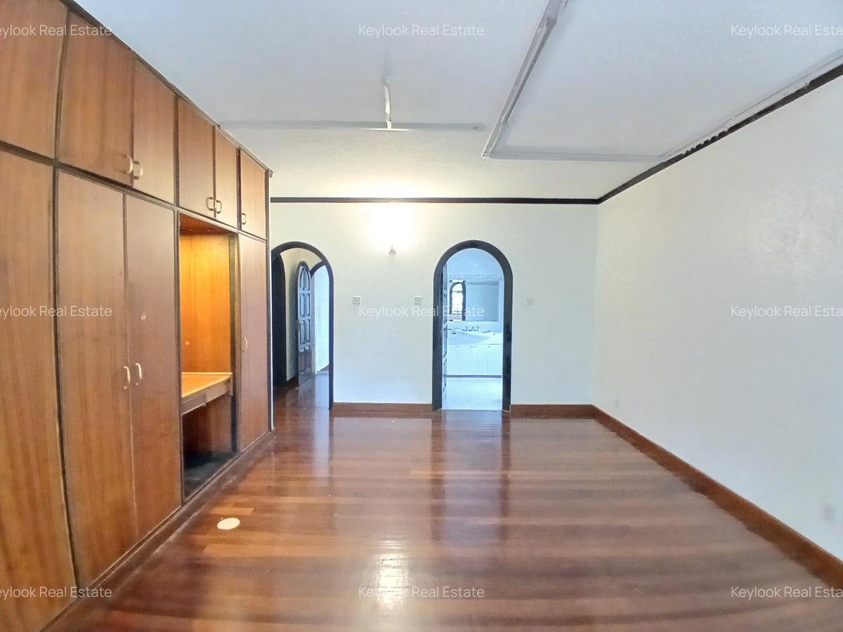 4 Bed Townhouse with En Suite at Riverside Drive - 17