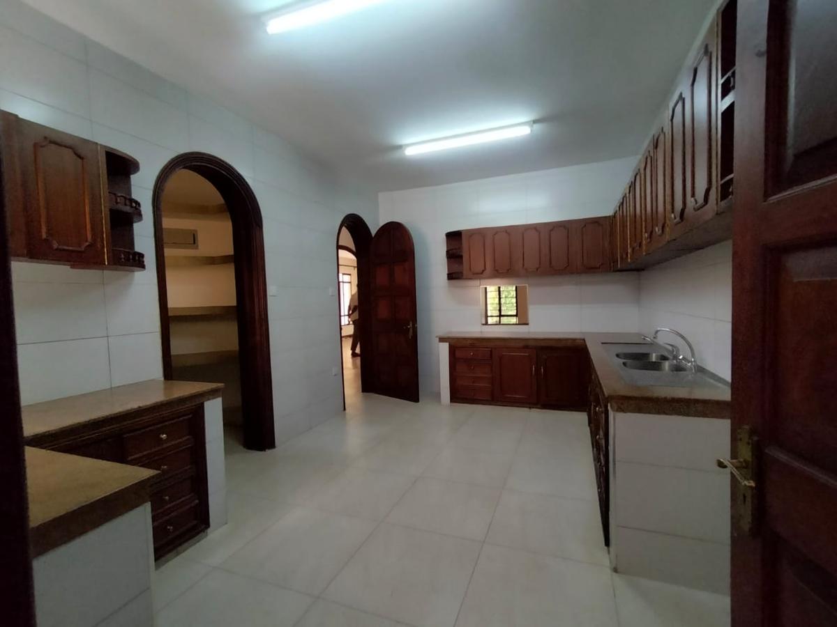 5 Bed Townhouse with En Suite in Westlands Area - 11