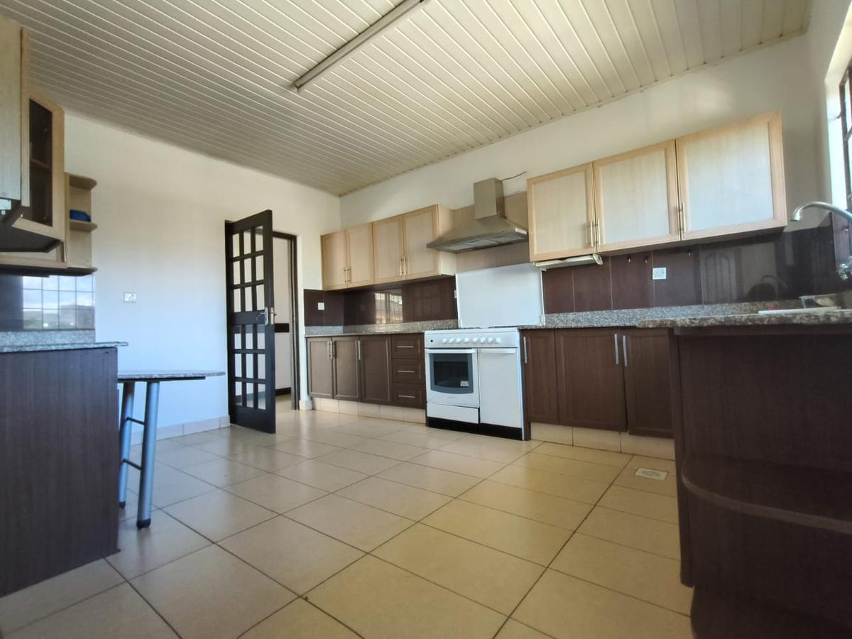 3 Bed Apartment with En Suite in Westlands Area - 12