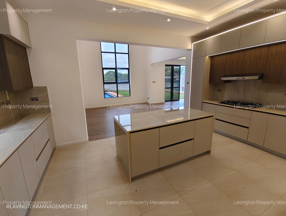 5 Bed House with En Suite at Lavington Green - 5