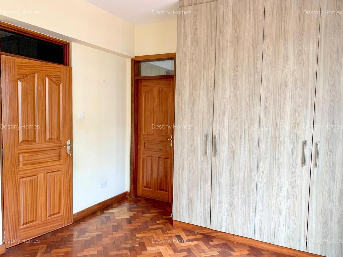 3 Bed Apartment with En Suite in Kilimani - 4