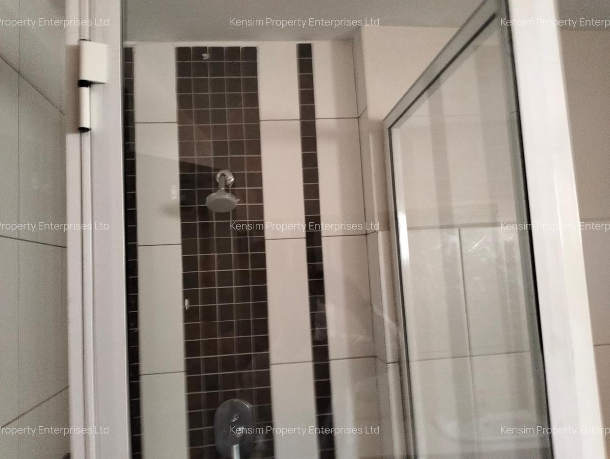 5 Bed Townhouse with En Suite in Brookside - 13