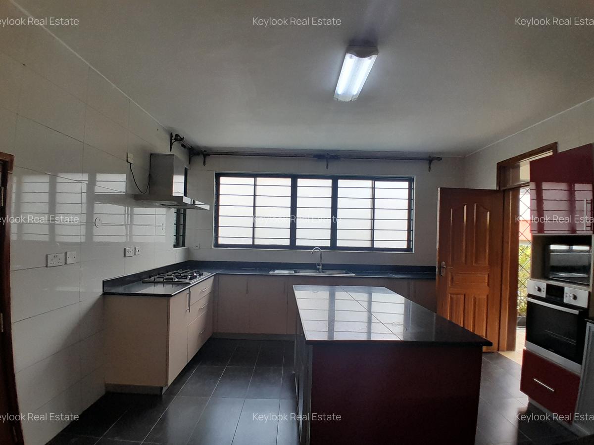 5 Bed Townhouse with En Suite at Lavington - 6