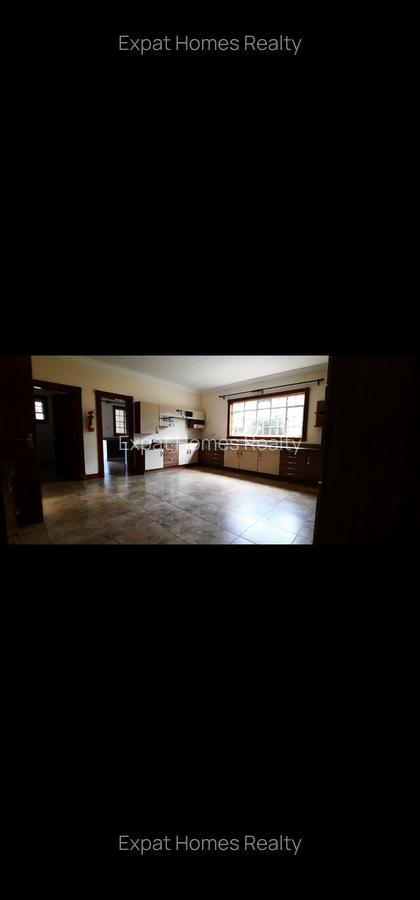 4 Bed House with En Suite in Lavington - 10