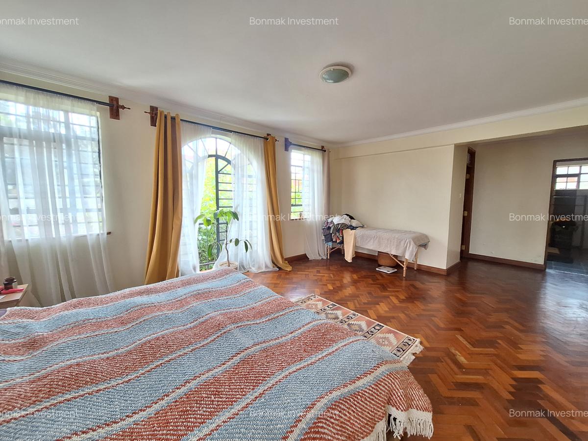 4 Bed Townhouse with En Suite at Isk - 16