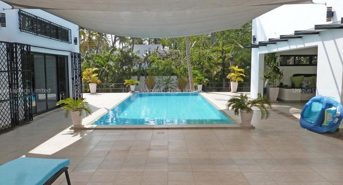 4 Bed House with En Suite in Watamu - 12