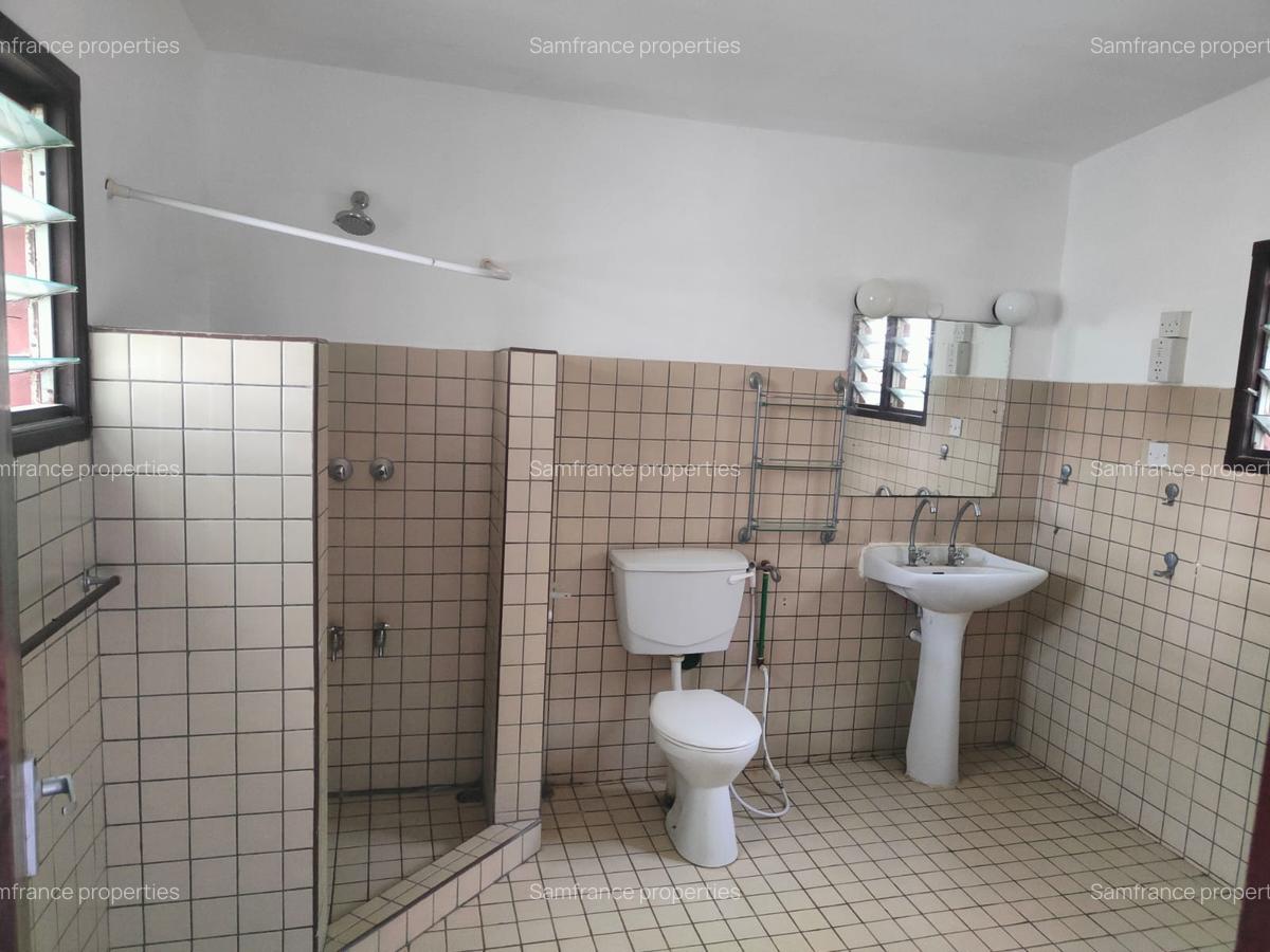 4 Bed Villa with En Suite at Links Road - 10