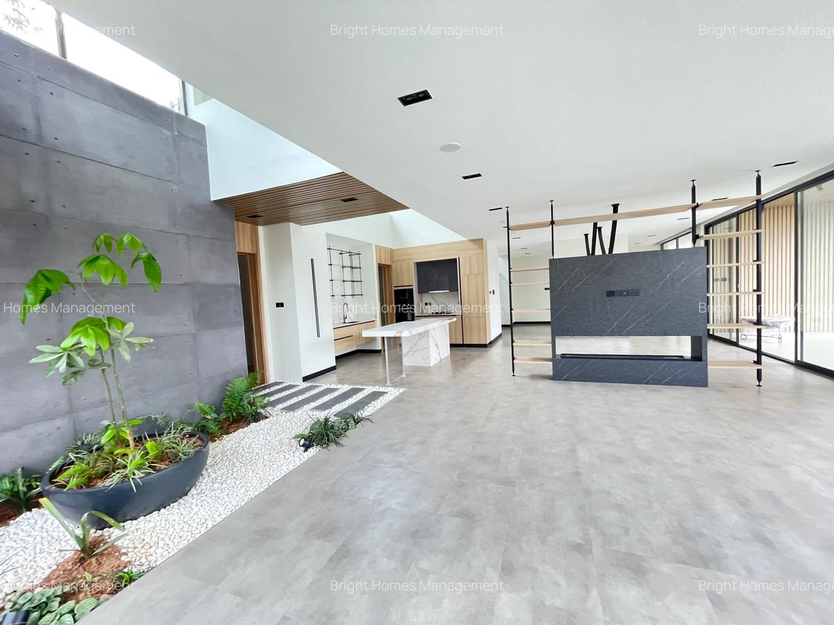 5 Bed Townhouse with En Suite in Lavington - 2