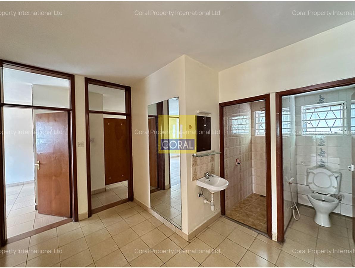 4 Bed Apartment in Parklands - 8