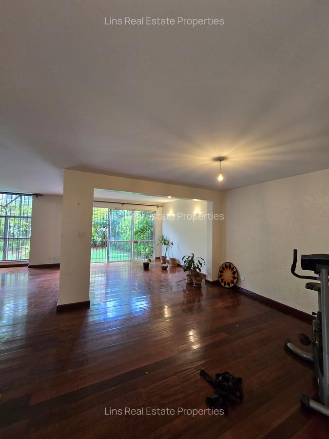 5 Bed Townhouse with En Suite in Brookside - 16