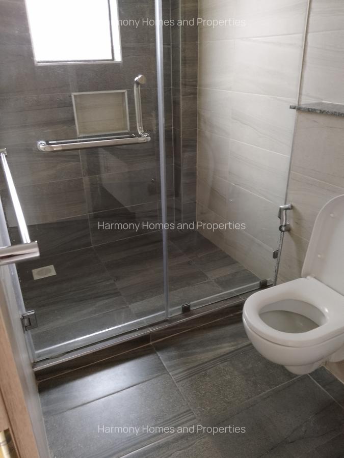 3 Bed Apartment with En Suite at Parklands - 8