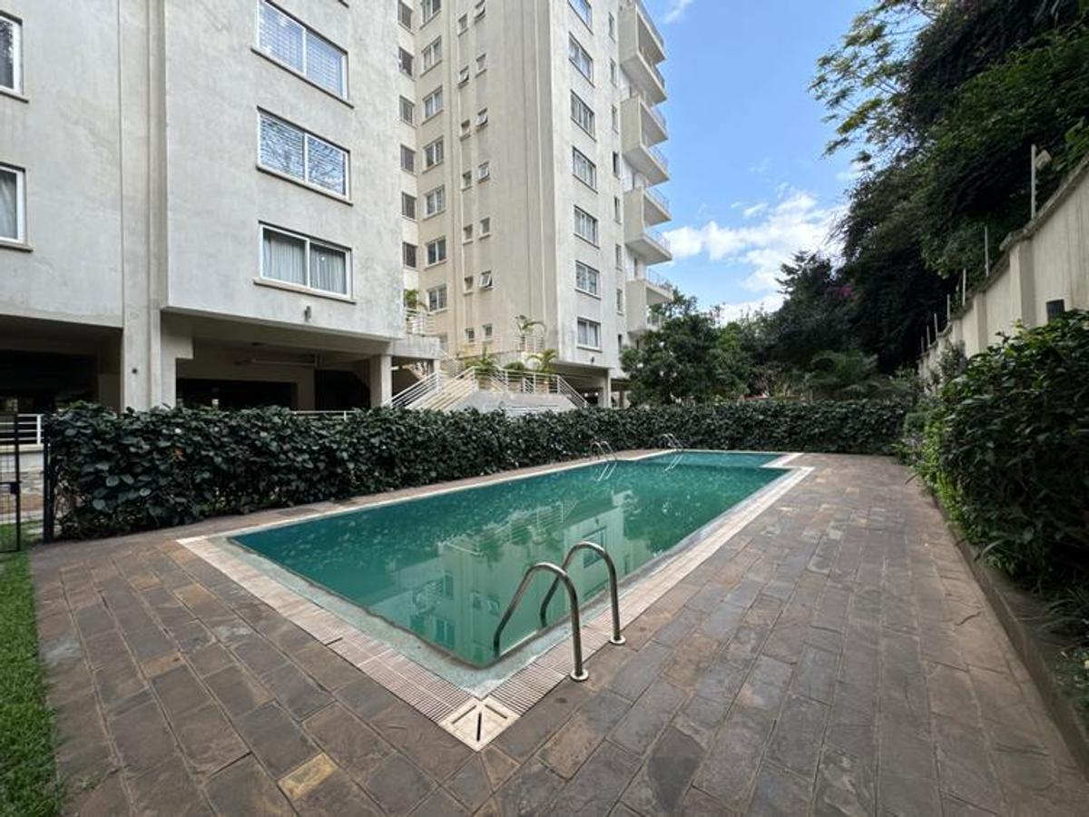 3 Bed Apartment with En Suite at Lavington - 3