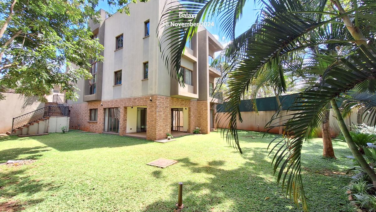 5 Bed Townhouse with En Suite at Lavington. - 4