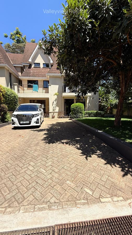 5 Bed Townhouse with En Suite at Lavington - 13
