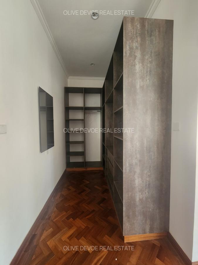 5 Bed Townhouse with En Suite in Lavington - 4