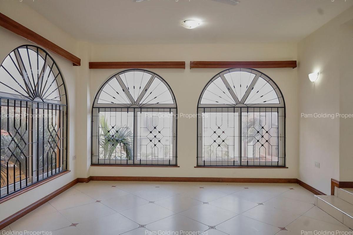 4 Bed Apartment with En Suite at 1St Avenue - 1