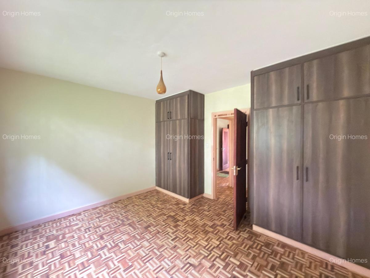 4 Bed House with En Suite at Lavington - 10