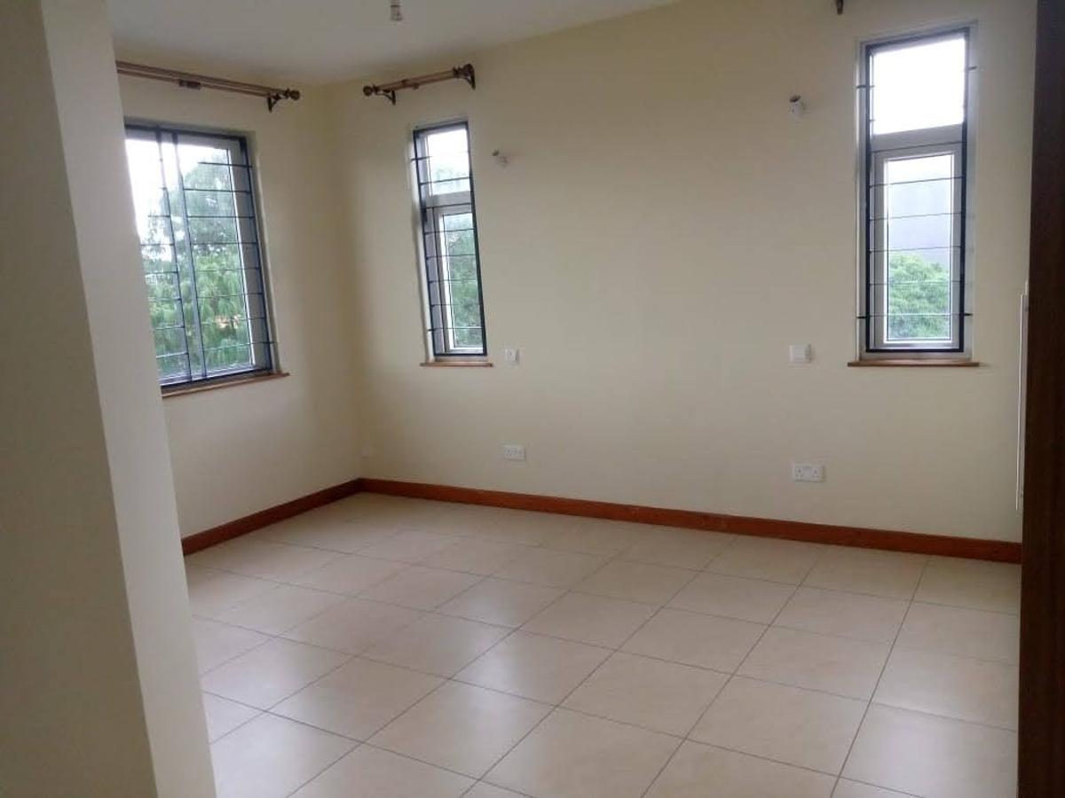 4 Bed Apartment with En Suite at 3Nd Parklands - 8