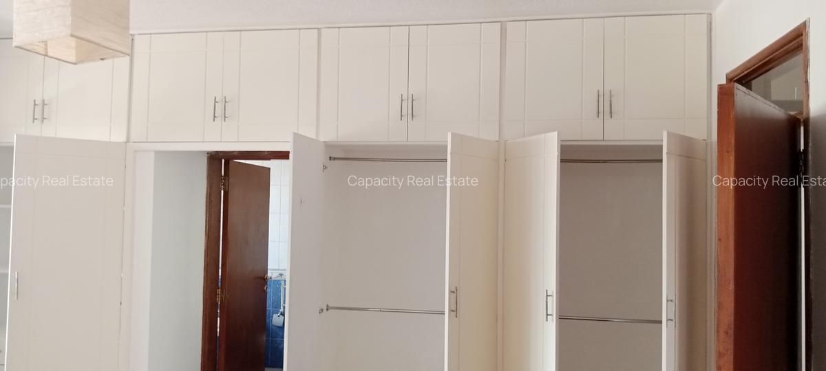 3 Bed Apartment with En Suite in Brookside - 16