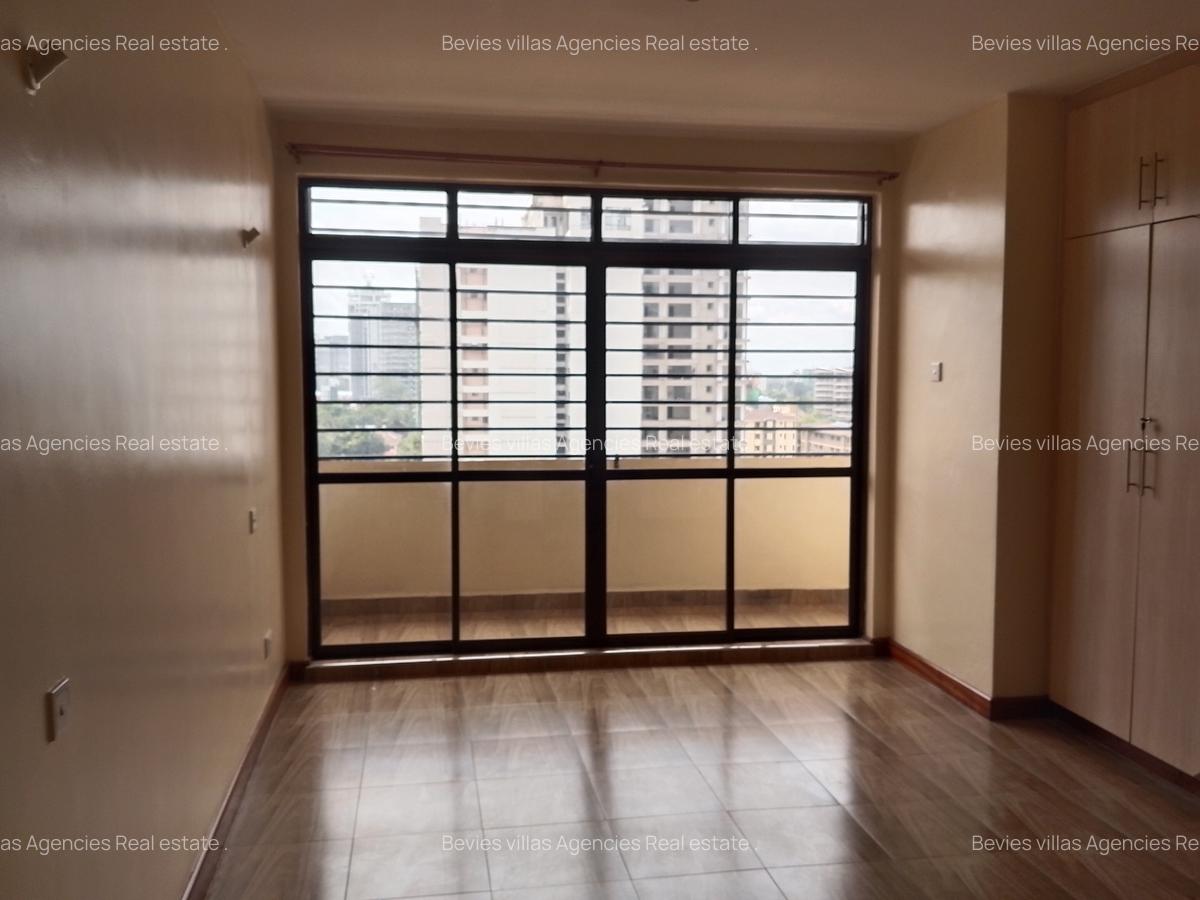 3 Bed Apartment with En Suite at Parklands - 5