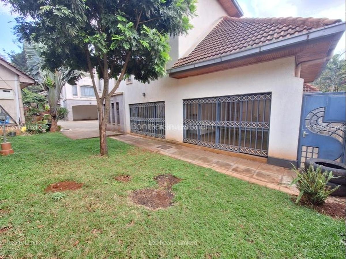 5 Bed Townhouse with En Suite in Lavington - 2