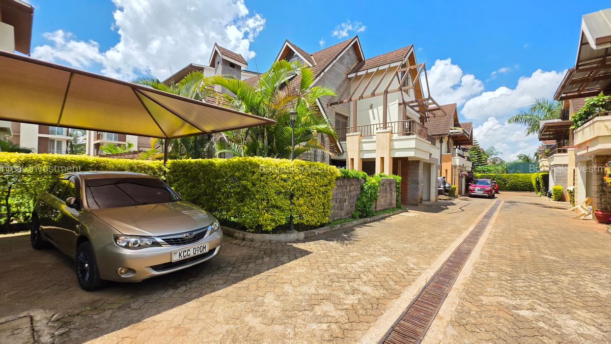 4 Bed Townhouse with En Suite at Lavington Green - 2