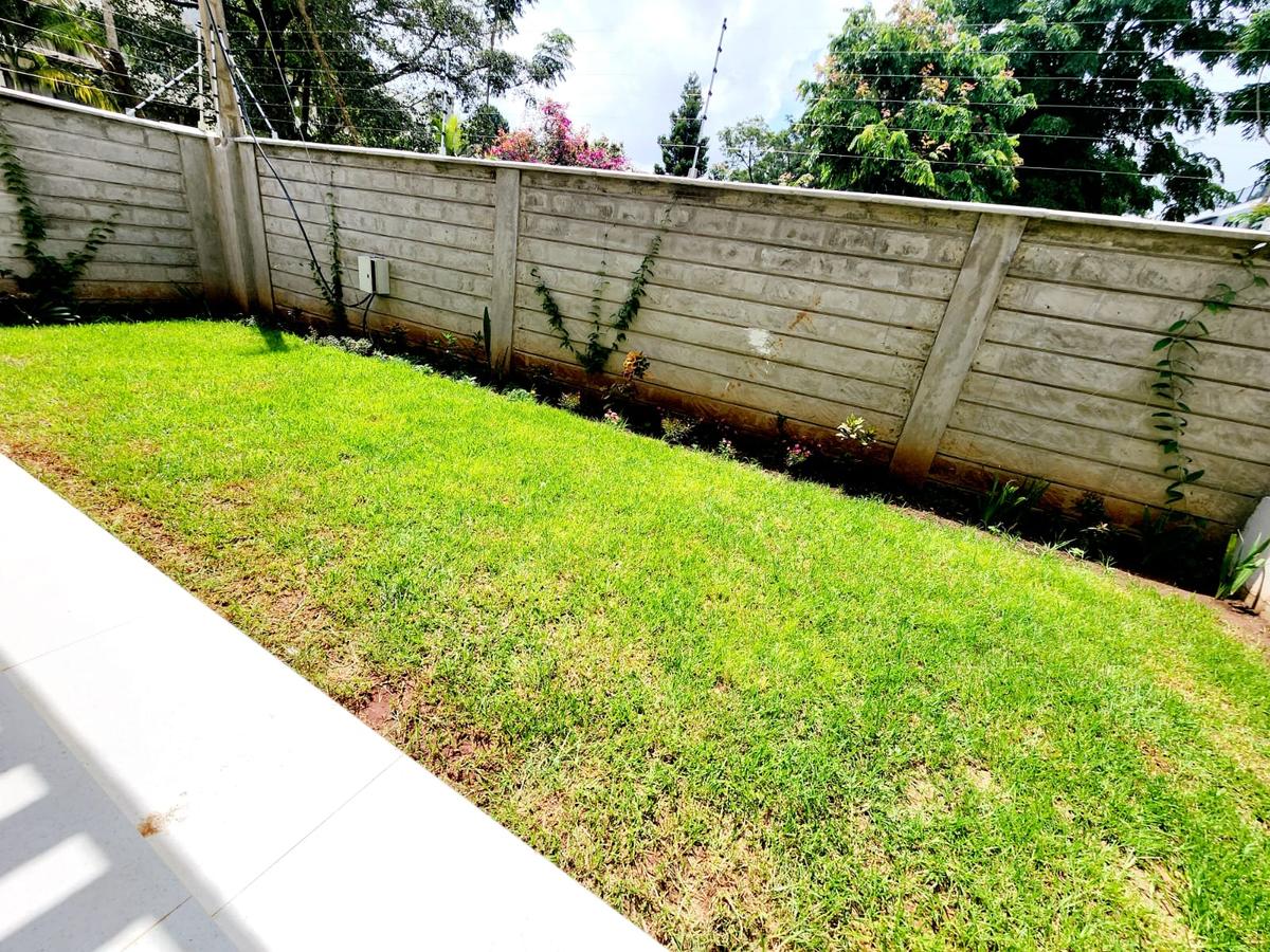 5 Bed House with En Suite at Lavington - 2