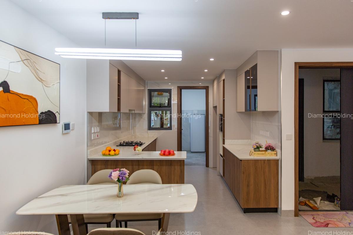 Serviced 2 Bed Apartment with En Suite at Westland - 1