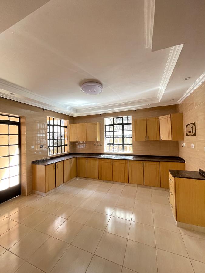 5 Bed Villa with En Suite in Lavington - 3