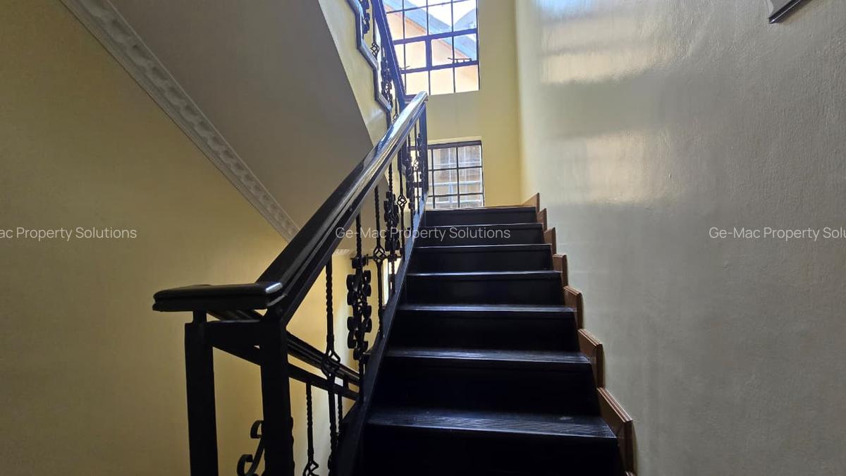 6 Bed Townhouse with En Suite in Lavington - 10