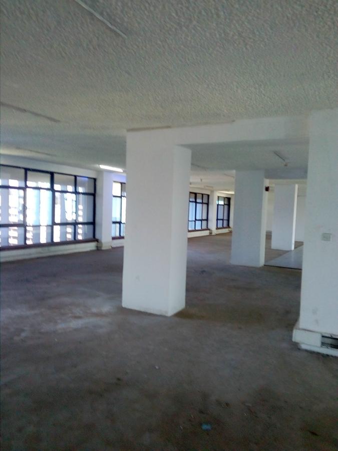 400 m² Office with Service Charge Included at City Centre - 14