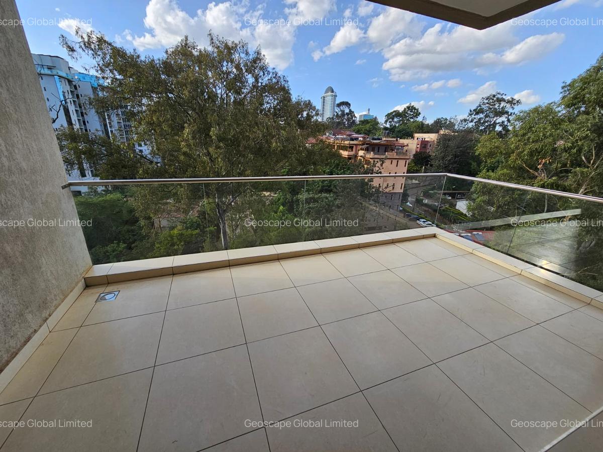 3 Bed Apartment with En Suite in Riverside - 9