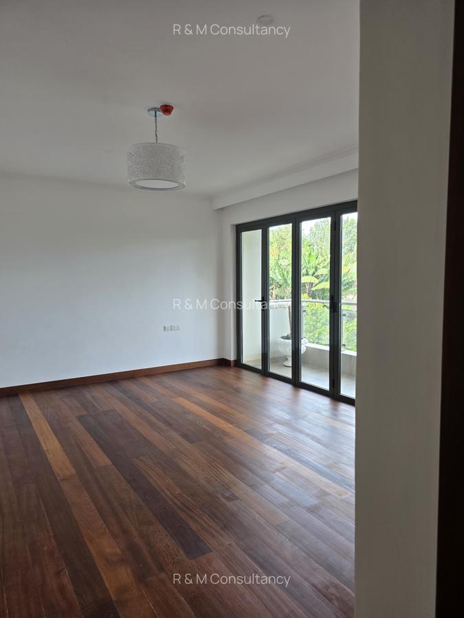 4 Bed House with En Suite at Two Rivers Mall - 16