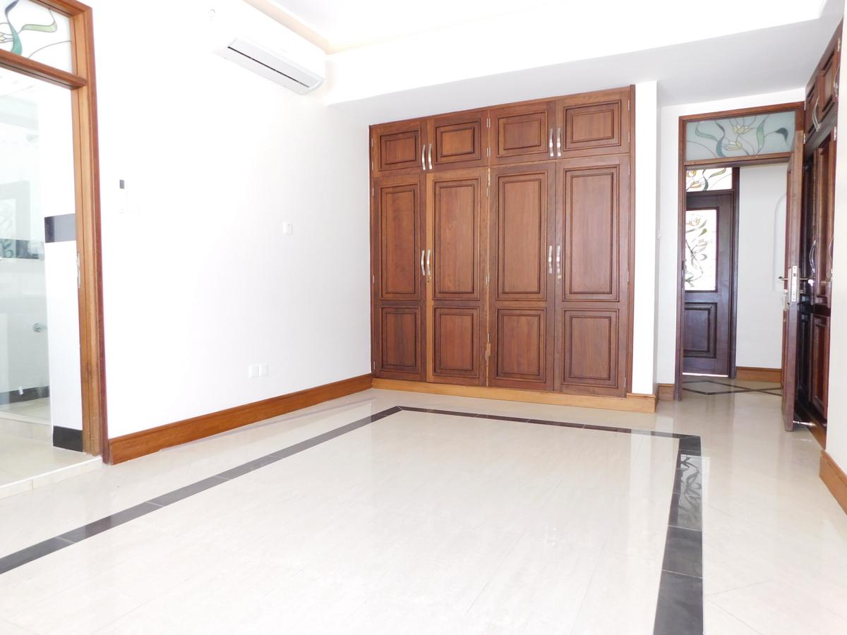 5 Bed Apartment with En Suite in Kizingo - 12