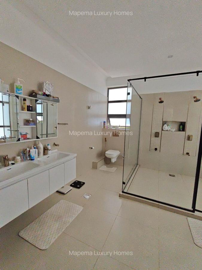 5 Bed House with En Suite at Windy Ridge - 11