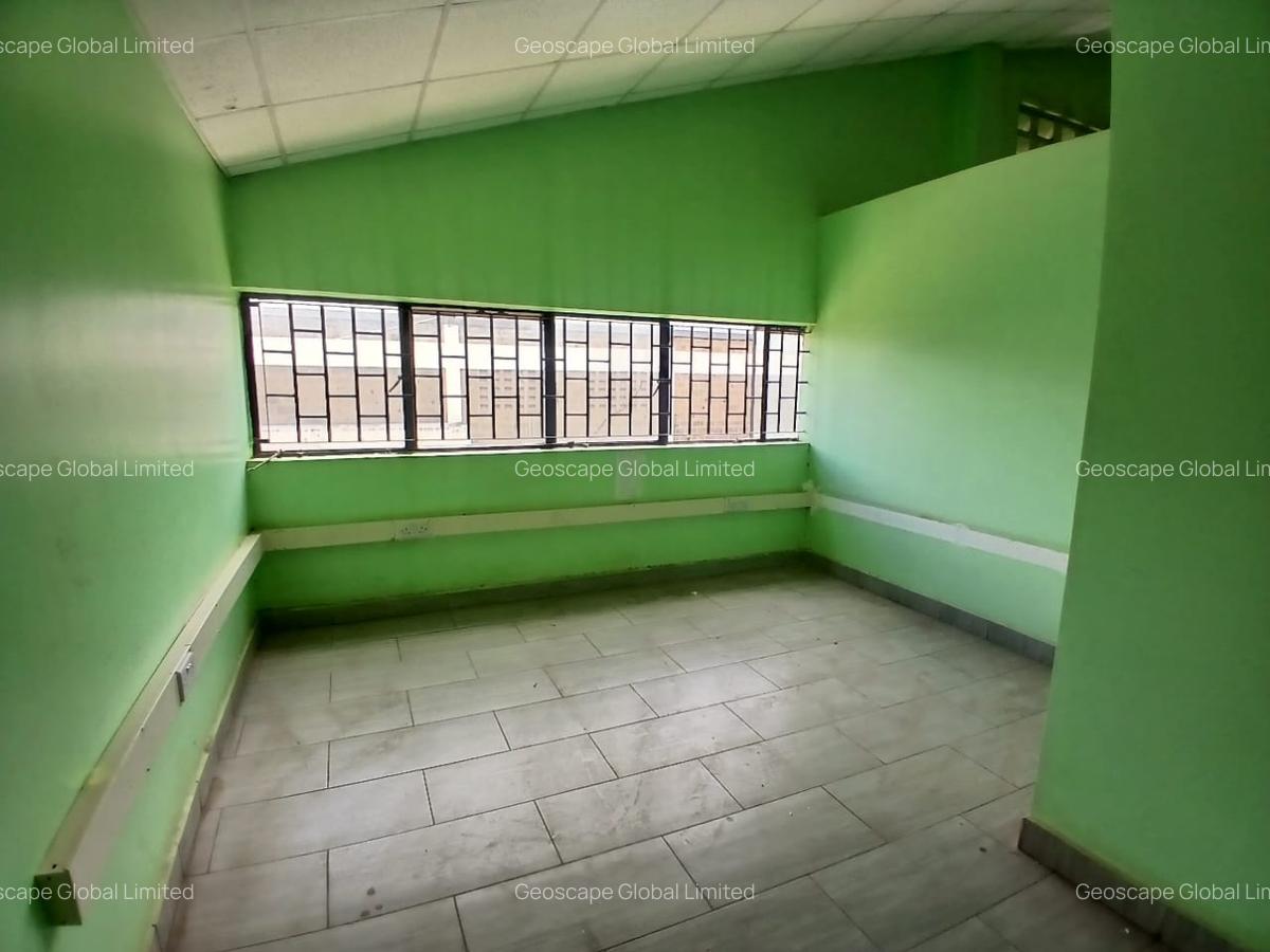 5,700 ft² Warehouse with Backup Generator in Industrial Area - 7