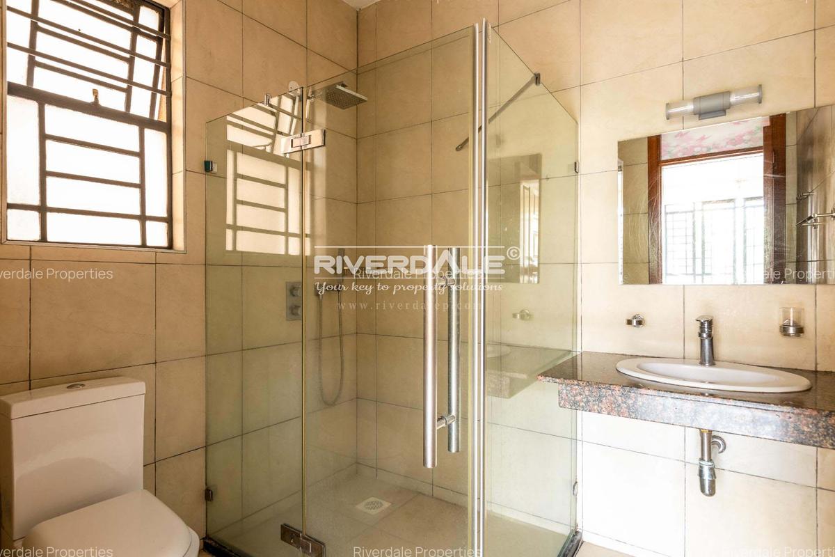 4 Bed Apartment with En Suite in Parklands - 15