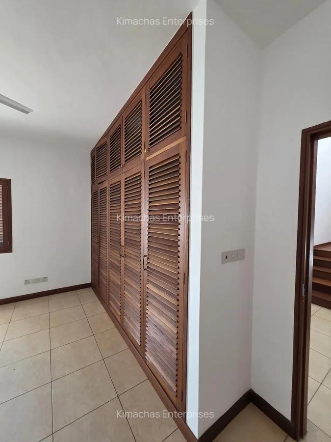 4 Bed Townhouse with En Suite at Greenwood - 13