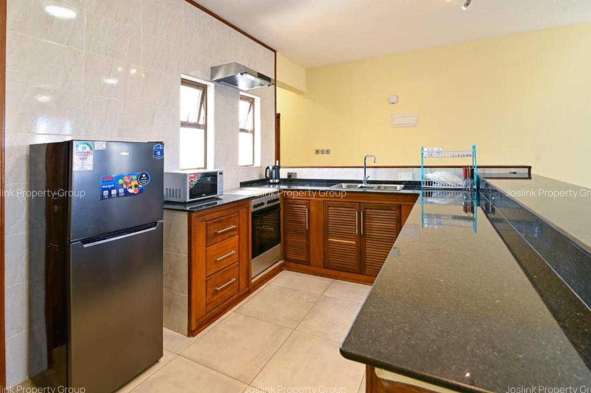 Serviced 3 Bed Apartment with En Suite in Mombasa CBD - 11