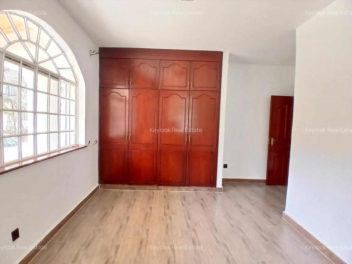 4 Bed Townhouse with En Suite at Lavington - 13