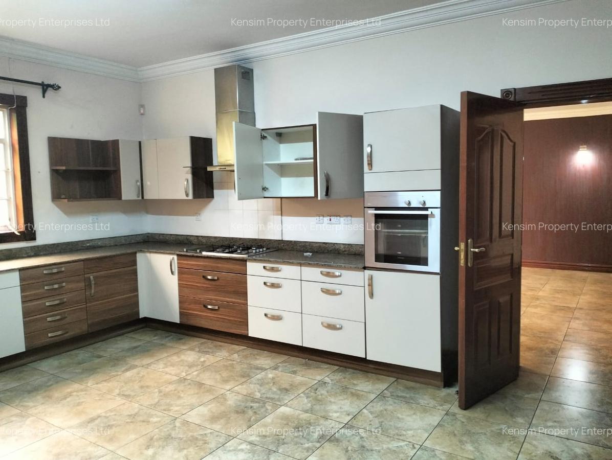 4 Bed Townhouse with En Suite in Lavington - 2