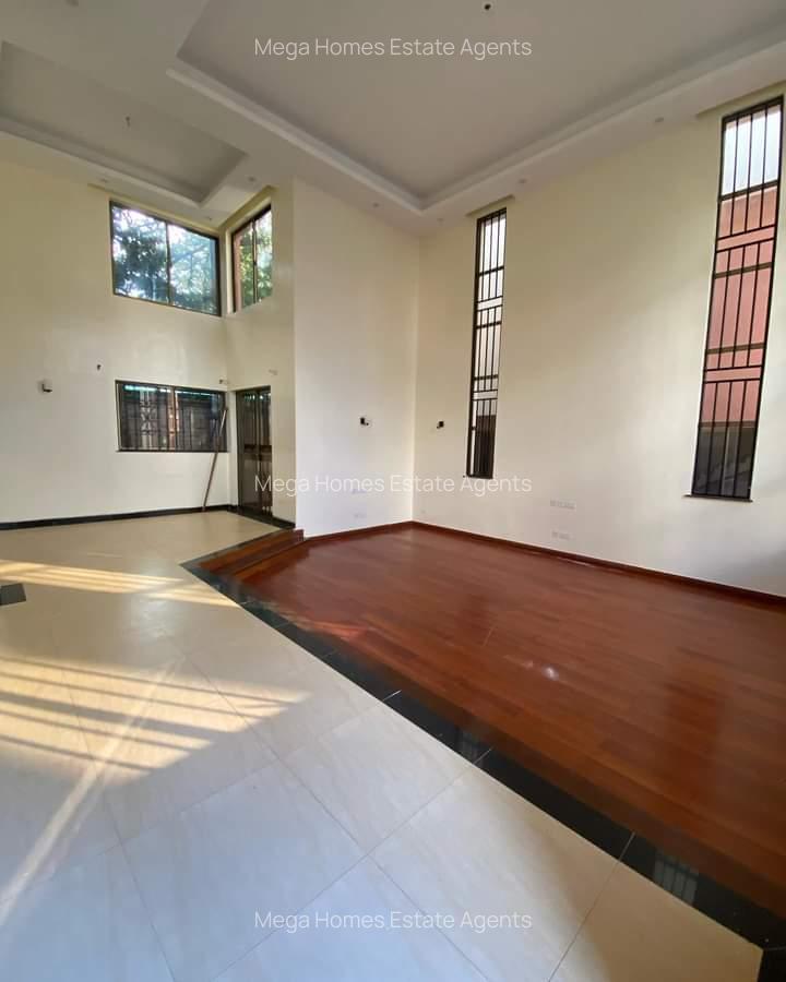 5 Bed Townhouse with En Suite in Lavington - 3