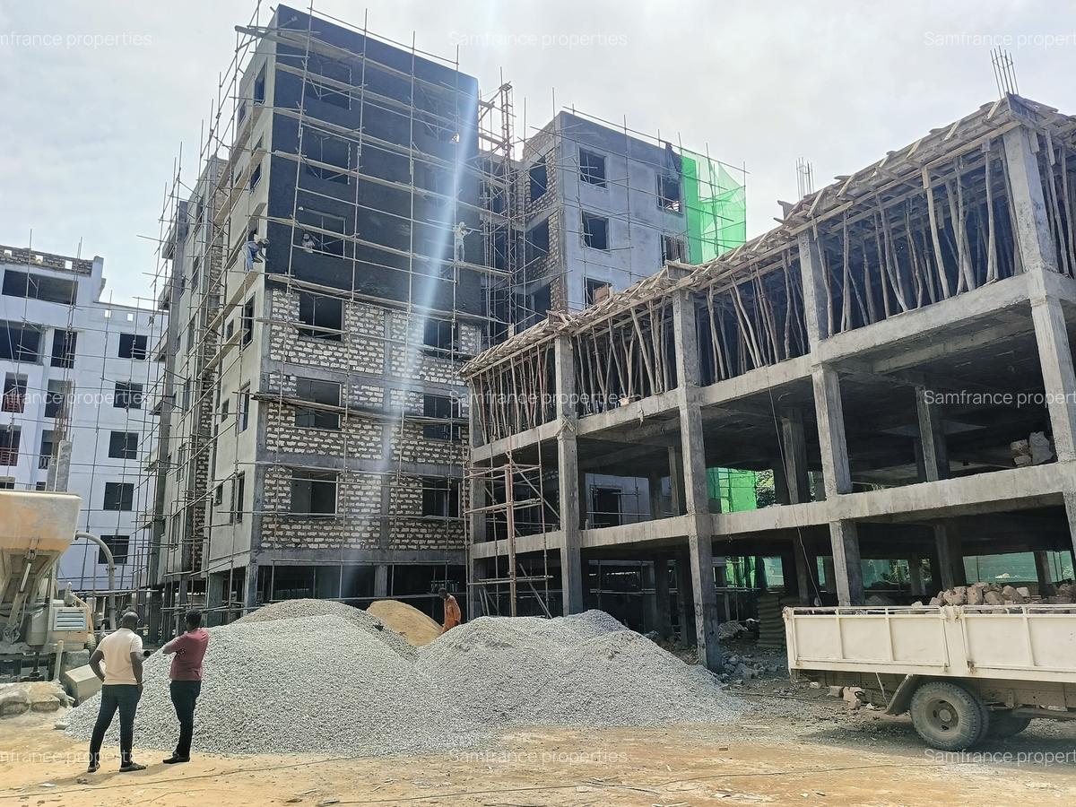 Serviced 2 Bed Apartment with En Suite at 1 St Avanue - 4