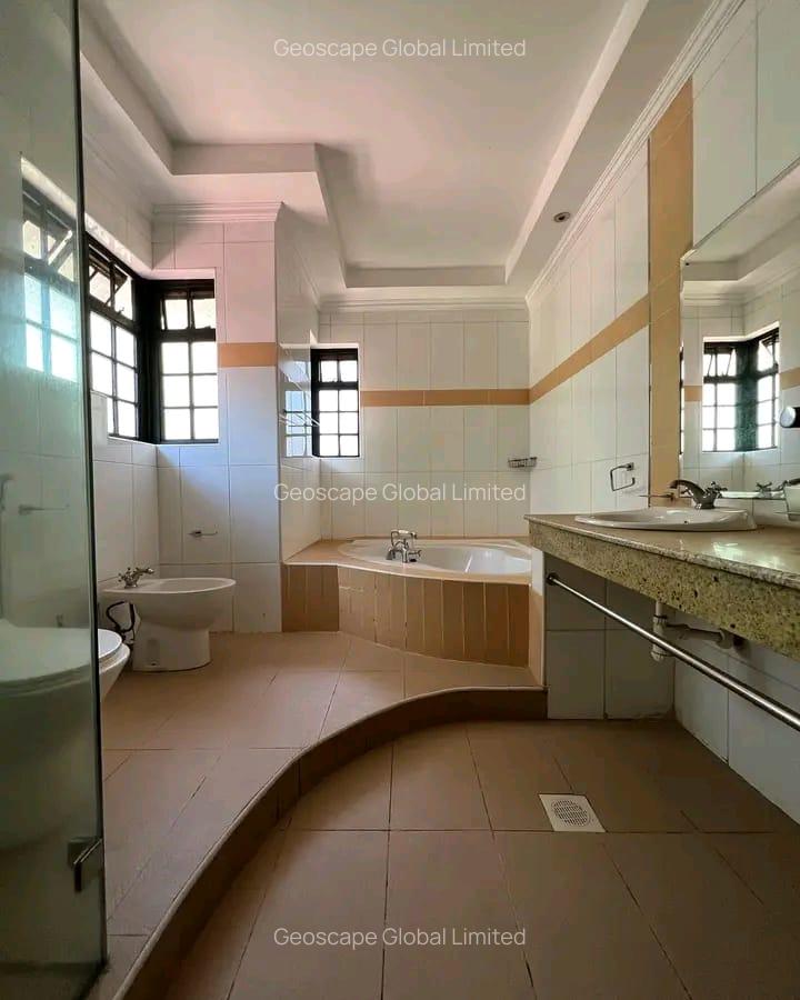 4 Bed House with En Suite in Karen - 8