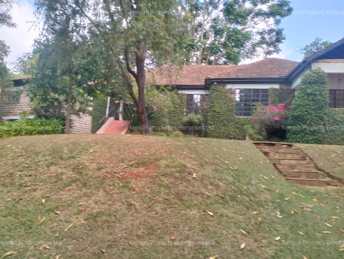 4 Bed House with En Suite in Lavington - 8